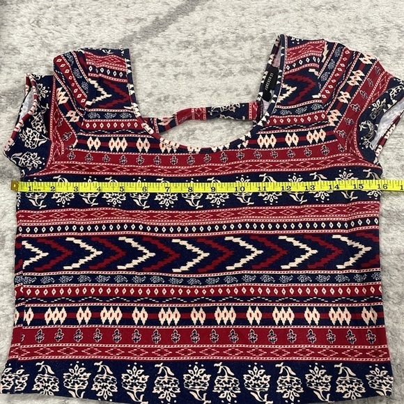 Forever 21 Patterned Open back Crop Top - Picture 7 of 8